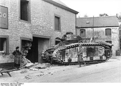 bundesarchiv_bild_101i-127-0369-21_im_westen_zerstrter_franzsischer_panzer_char_b1