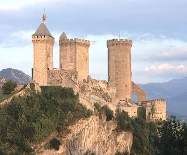 Les châteaux forts du Moyen Age en France