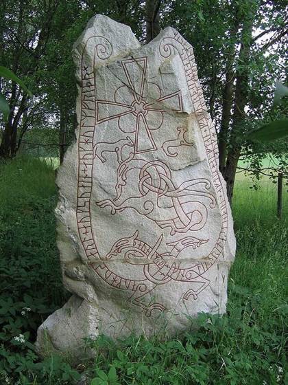 Pierre runique de Ligsberg U240 datee du XIe siecle