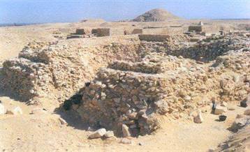 Pyramide_reine_Bahnou