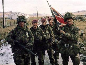 14 juin 1982 Londres reconquiert les Malouines . Falklands