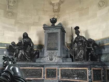 monument des coeurs des Condé