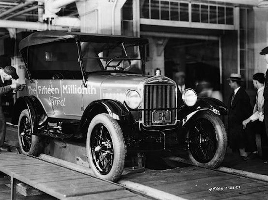 Automobile/Histoire des inventions. La galerie de toit, ça remonte aux  origines de l'automobile !