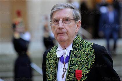 Philippe Contamine philippe-contamine-historien-ancien-directeur-du-centre-jeanne-d-arc-d-orleans-a-enseigne-pend