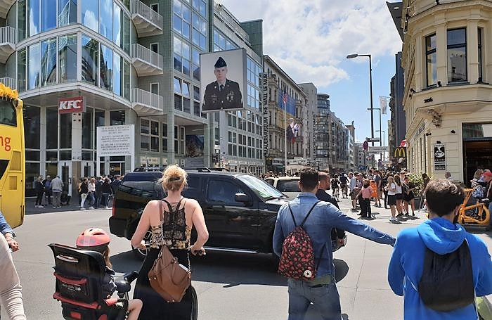 Checkpoint Charlie berlin