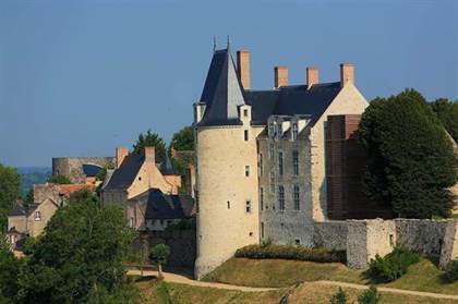 Sainte-Suzanne-Credit chateau