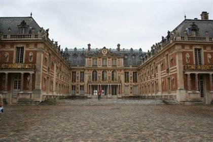 VERSAILLES_COUR_COMME_LOUIS_XIII