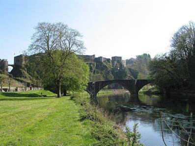 Vieux_pont_sur_la_Semois_et_le_chateau-fort__Photo_Jean-Pol_GRANDMONT