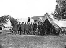 Lincoln_and_generals_at_Antietam