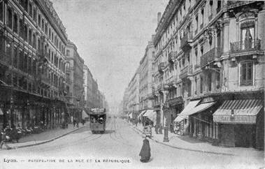 Façades de style Haussmannienne dans la Rue de la République à Lyon Rue de la République
