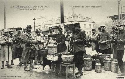La Soupe Populaire de Mme Bizolon à la gare de Perrache, 1914 La Soupe Poplulaire