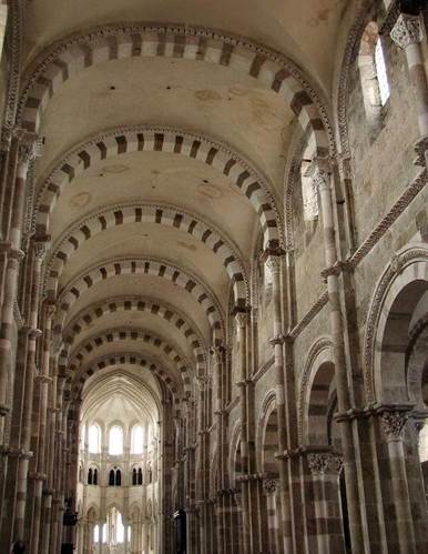 Nef et choeur de la basilique Marie Madeleine - Vézelay Nef_et_choeur_de_la_basilique_Marie_Madeleine_-_Vezelay